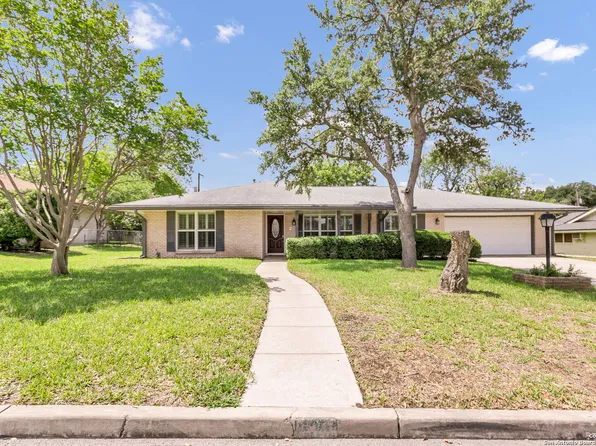 634 Golfcrest, Windcrest, TX 78239