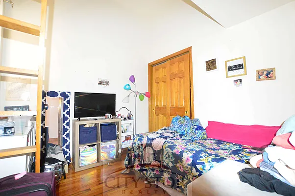 Rented by City Stop Realty | media 3