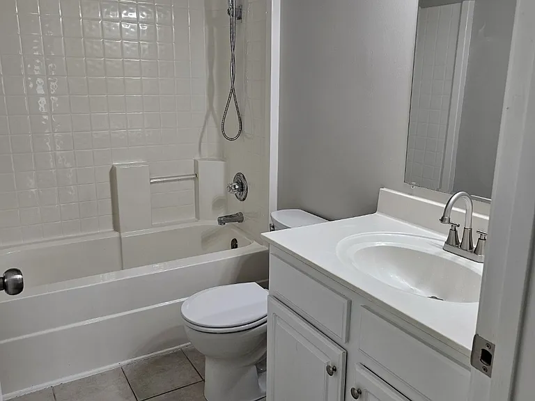 1032 Oakhall Dr — Photo 32