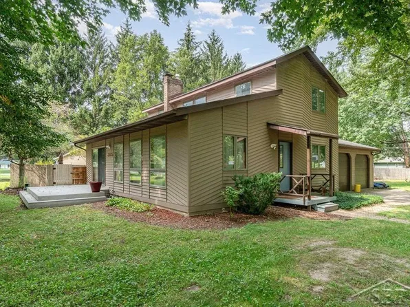 3075 E Lois Ave, Midland, MI 48640