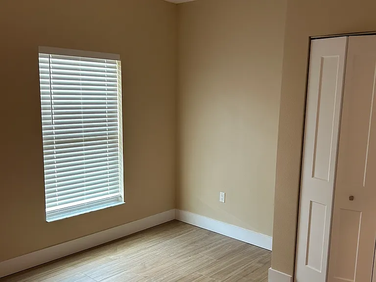1041 Charlotte Ave — Photo 12