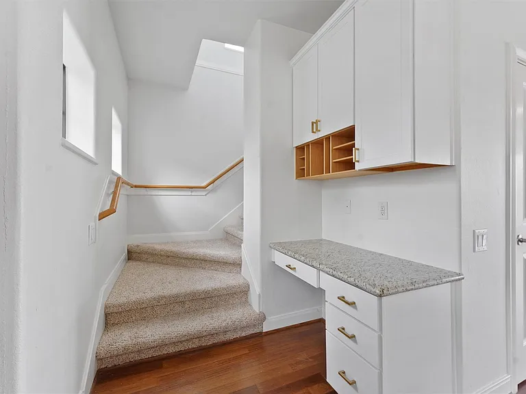 2402 Calumet St #D — Photo 12