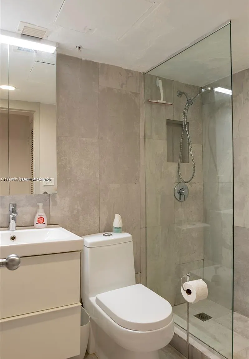 1 bed, 731 sqft, $3,750 — Photo 3