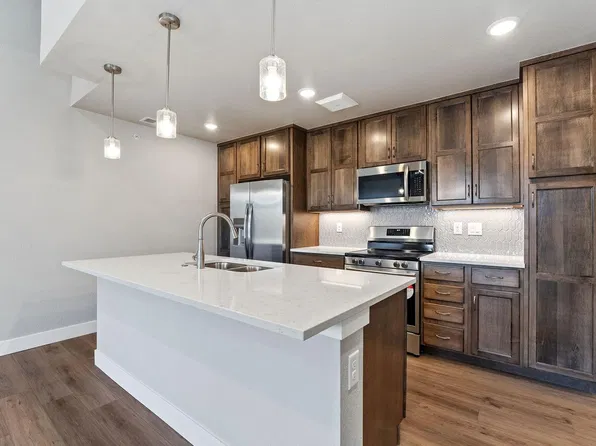 235 High Point Dr #E-206, Longmont, CO 80504