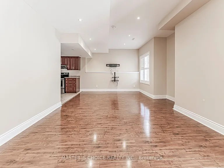 2357 Rideau Dr — Photo 43