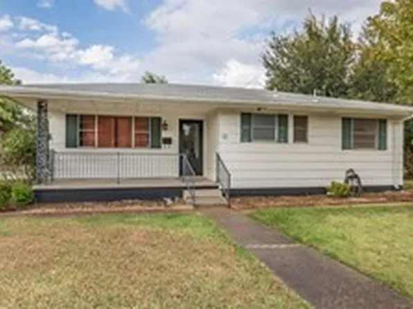 12 Shirley Ln, Edmond, OK 73003