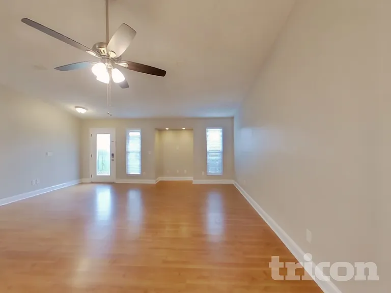 554 Peregrine Ct — Photo 3