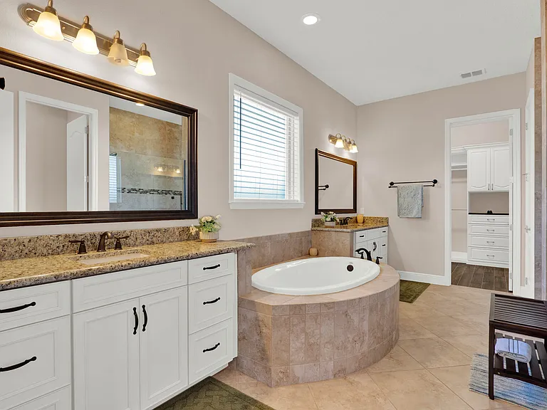 3920 Grassland Loop — Photo 13