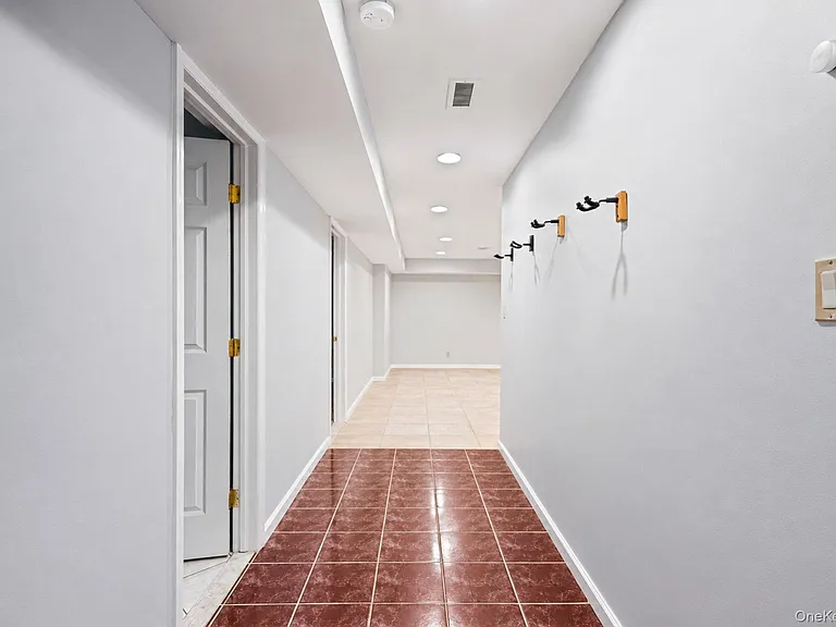 101 Raspberry Ct — Photo 36