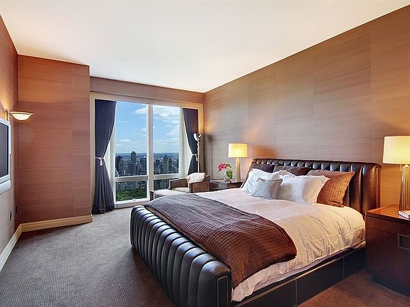 2nd image of 80 Columbus Cir Unit St69b