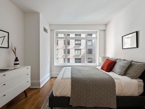 2nd image of 205 W 76th St APT 502