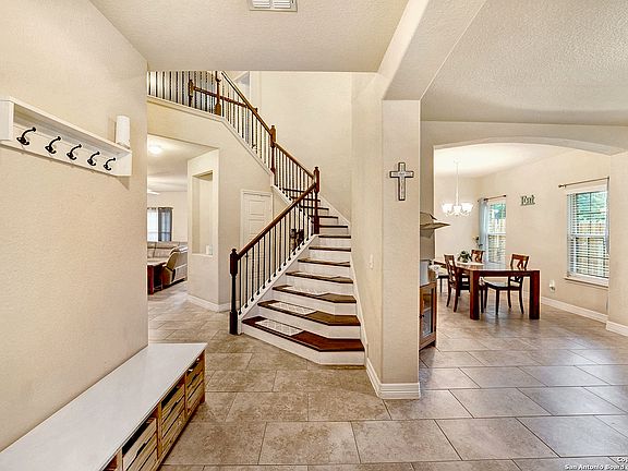 4th image of 236 Highland Pl