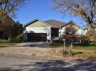 370 Kromray Rd, Lemont, IL 60439