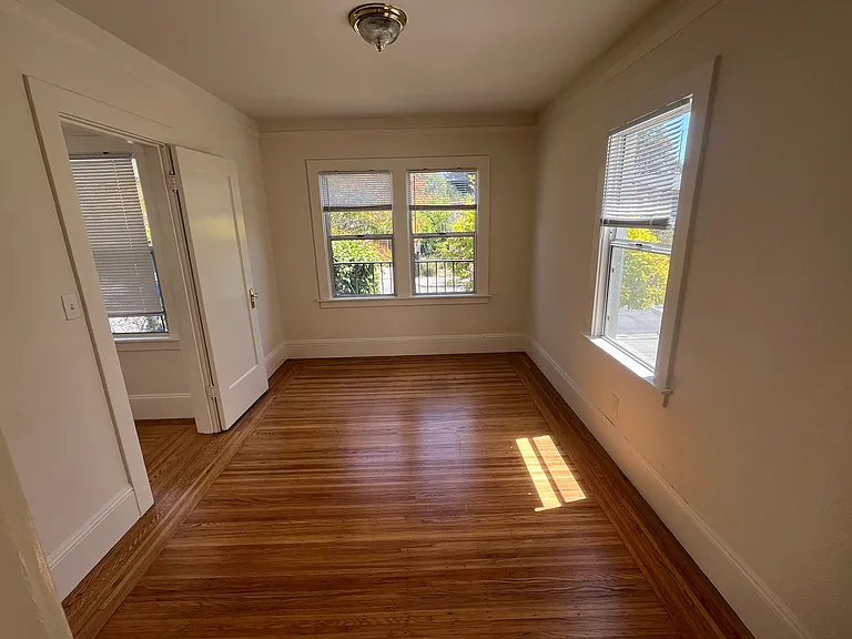 966 Talbot Ave — Photo 7