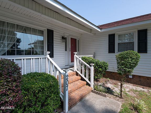 3rd image of 207 Leon Drive