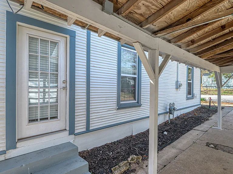 1231 W Main St — Photo 15