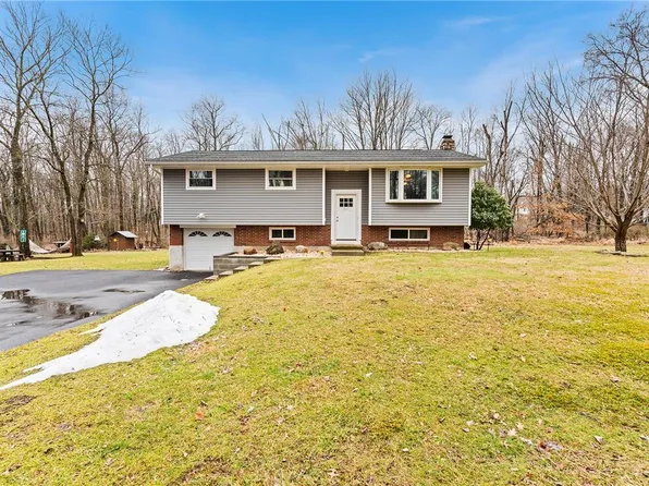 561 W Center St, Wind Gap, PA 18091