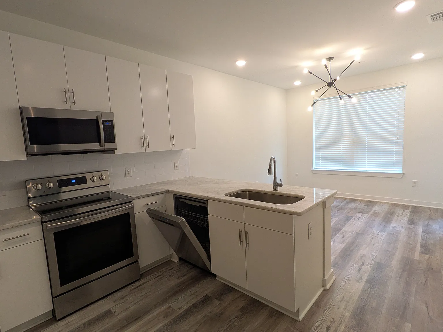 1 bed, 657 sqft, $1,550 — Photo 2