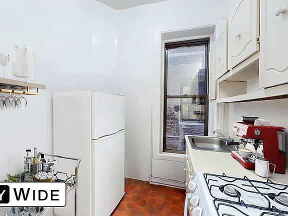 4th image of 207 W 80th St APT 1B