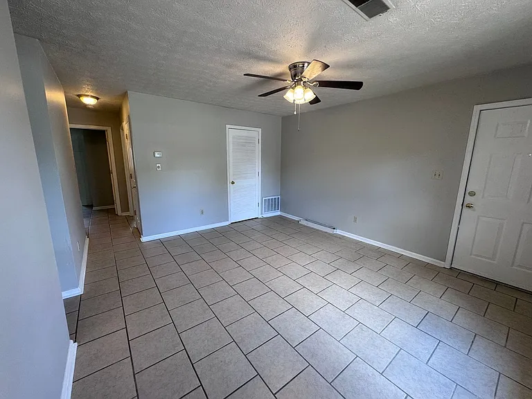 105 Grogan Cir — Photo 13