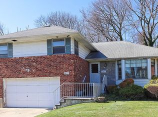 873 Pepperidge Rd, Westbury, NY 11590
