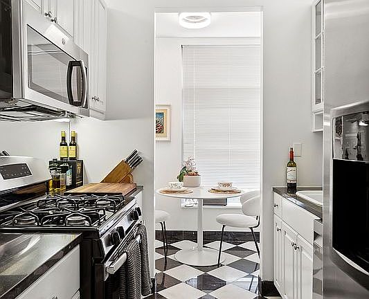 3rd image of 250 E 54th St APT 14F