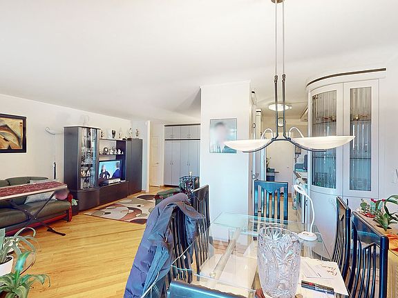 5th image of 2928 W 5th St APT 8B