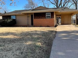 221 Hoover Cir, Elk City, OK 73644