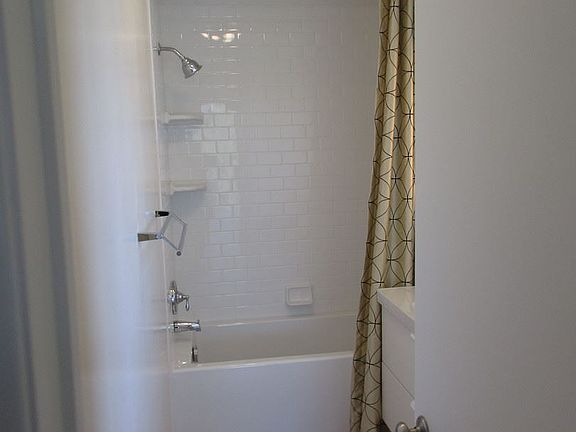 2nd image of 220 Granada Ave APT 5