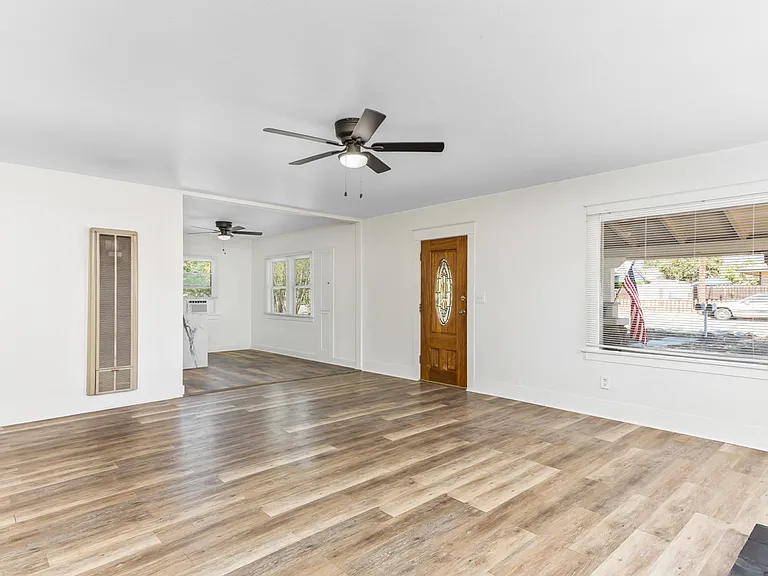 1359 Jasper Ave — Photo 32