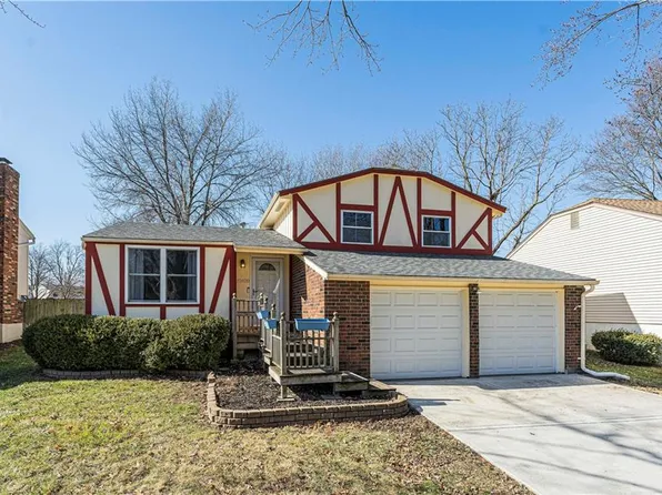 12620 S Summertree Ln, Olathe, KS 66062