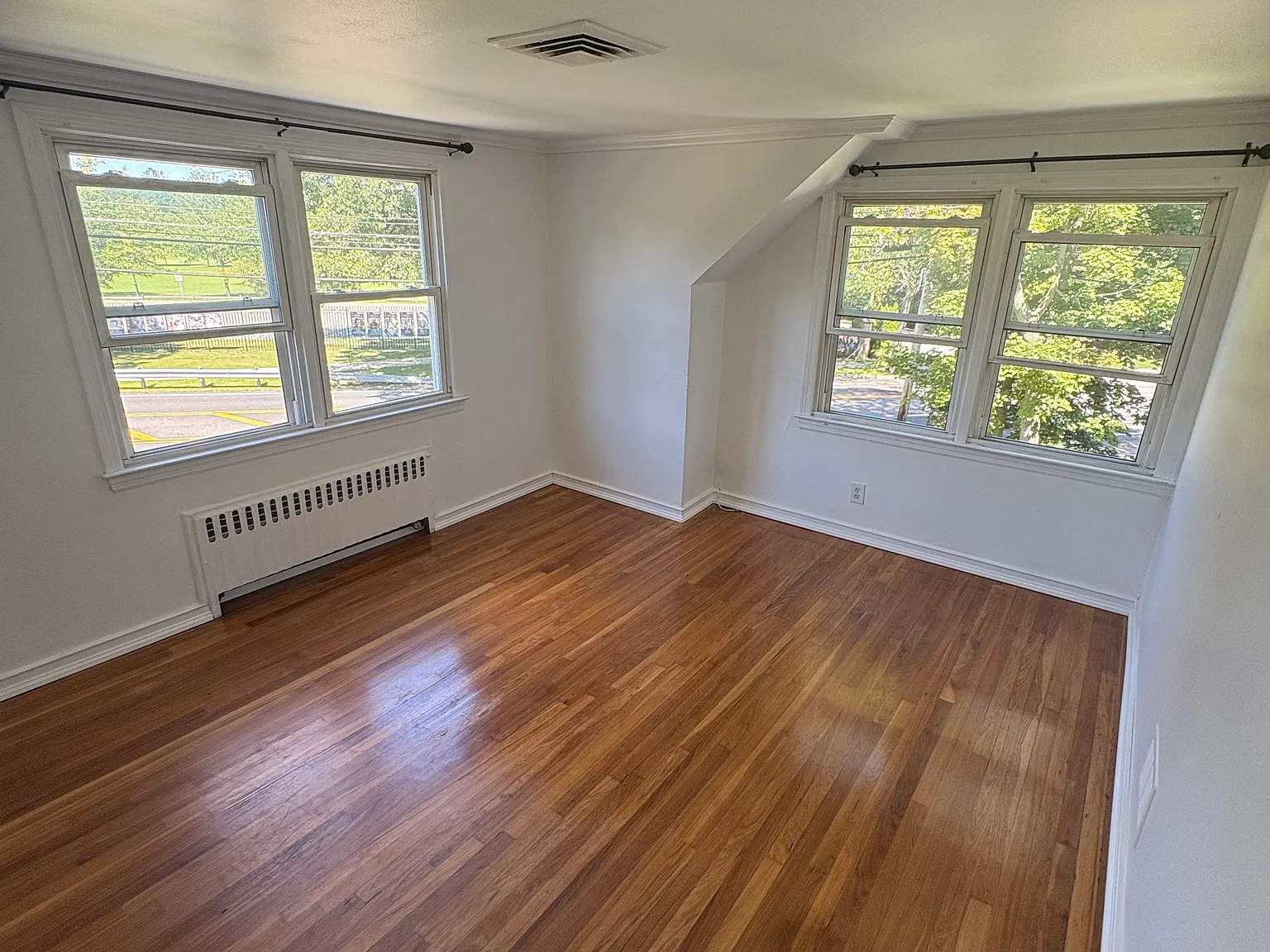 2 bed, 900 sqft, $2,600 — Photo 1