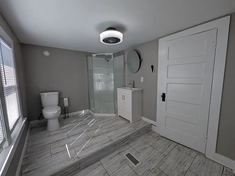 709 Pendleton Ave — Photo 4