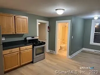 2 bed, 1.0 bath, 2884 sqft, $1,750 — Photo 1