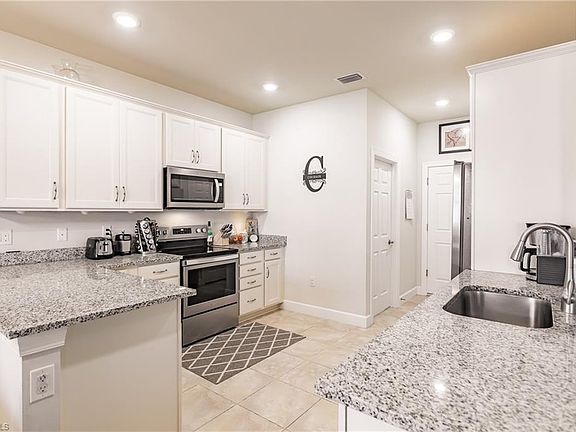 3rd image of 9474 Bexley Dr