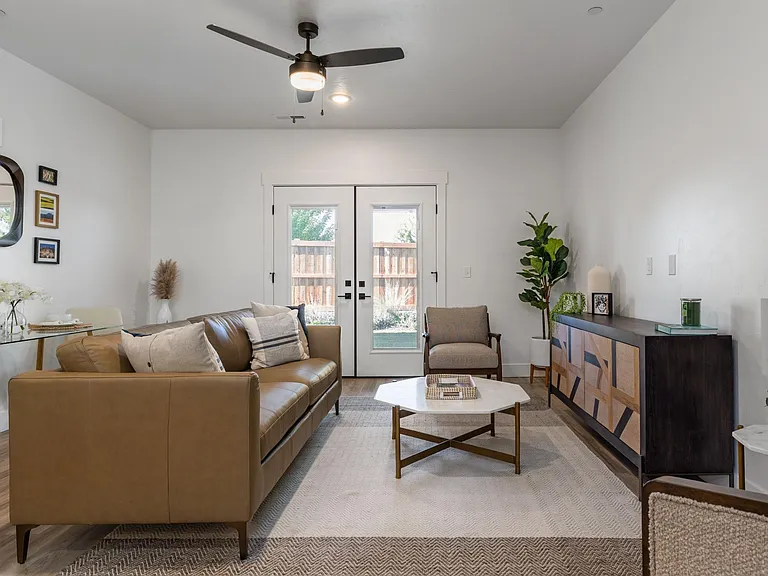 Olivia Apartments — Photo 36