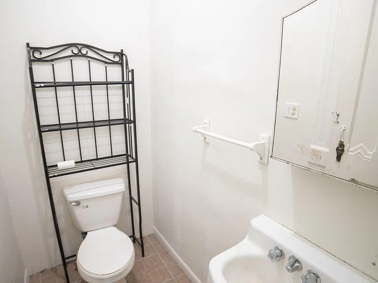 218 Baldwin St #A — Photo 13