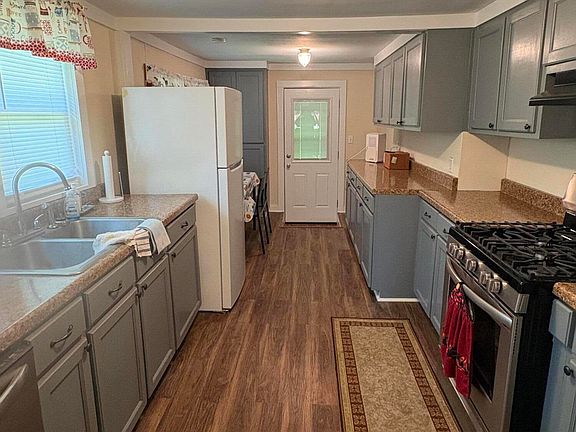 3rd image of 843 N Clark Ave