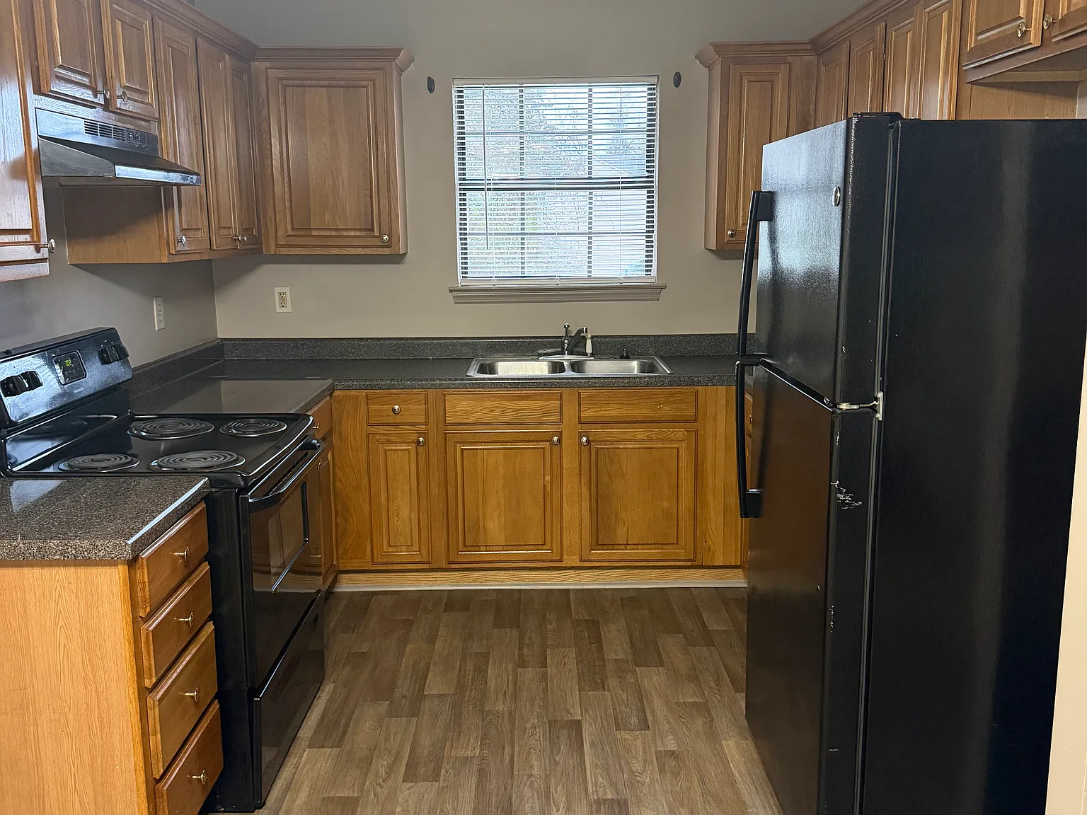 2 bed, 890 sqft, $950 — Photo 1