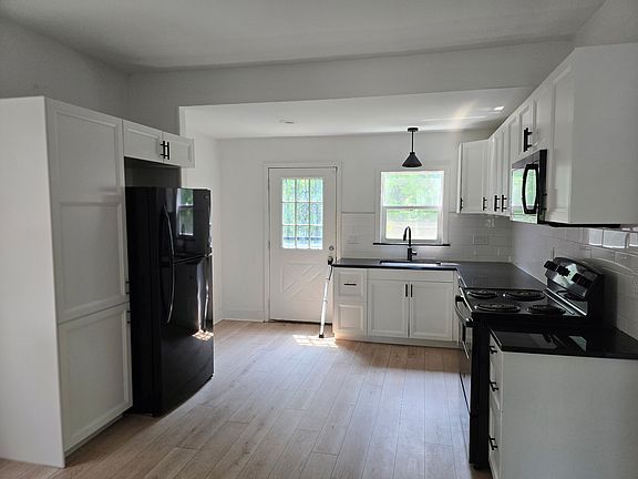 5th image of 938 King St