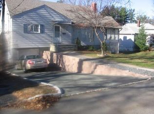 31 Oak Crest Rd, West Orange, NJ 07052