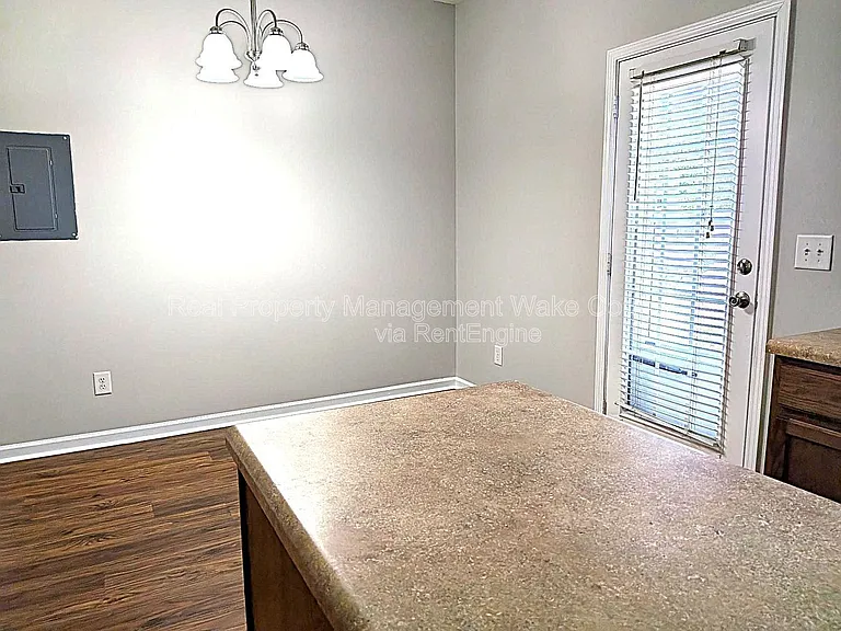 112 Graystar Rd — Photo 6