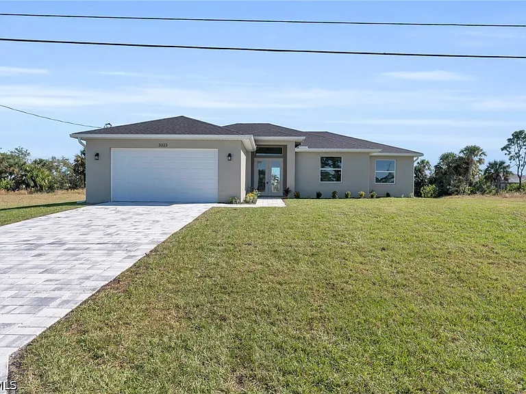 526 NW 9th St — Photo 1