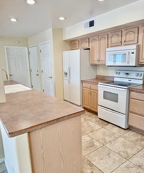 11801 N Coggins Dr — Photo 3
