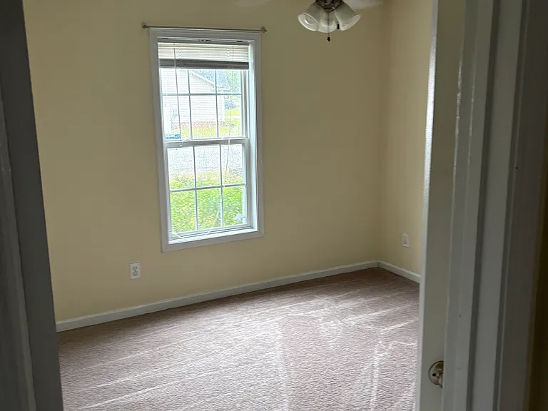 Cozy bright room 3 with spacious double door closet