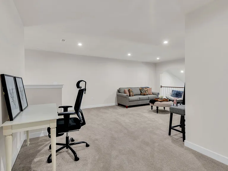 116 S Durham Dr — Photo 21