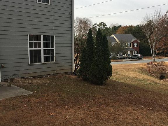 5th image of 406 Silverthorn Dr NW