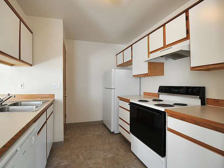 Emerald Pointe — Photo 21
