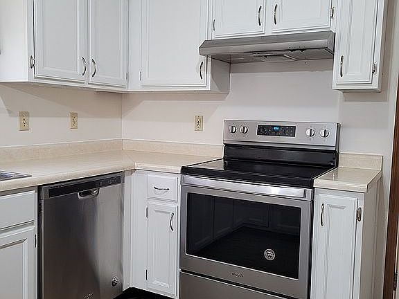 5th image of 126 Woodbine Dr