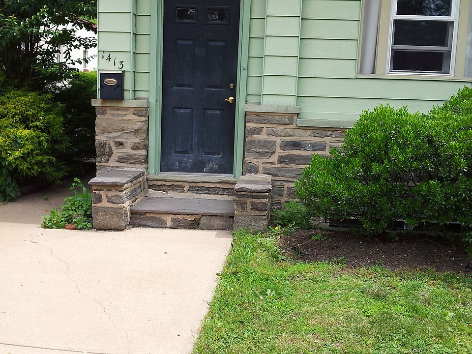 1413 Darby Road Great Location : Spacious Unit (1200 sq ft) which allows for Creative Use of Space!